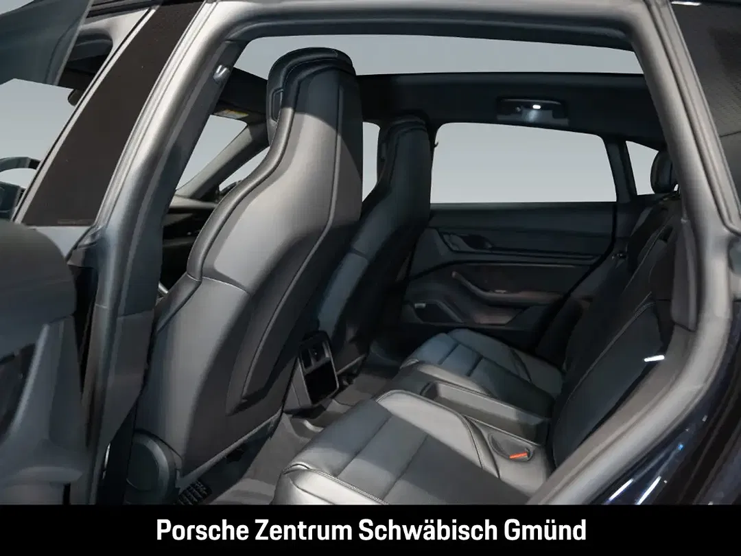 Porsche Taycan - Thumbnail 8