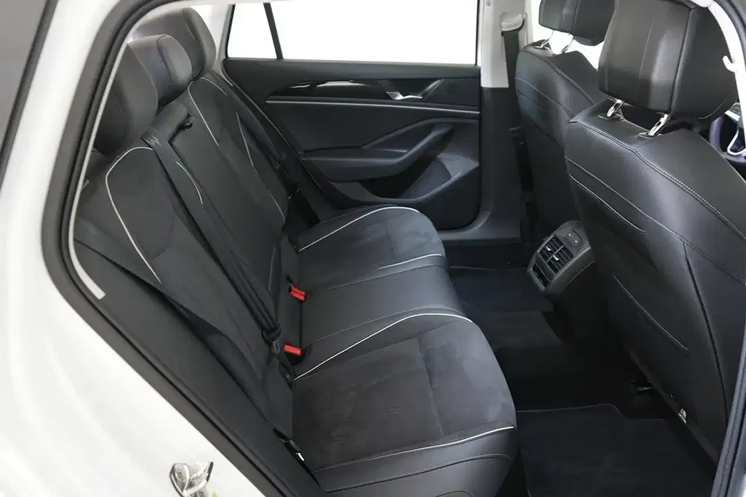 Volkswagen Passat Variant - Thumbnail 10