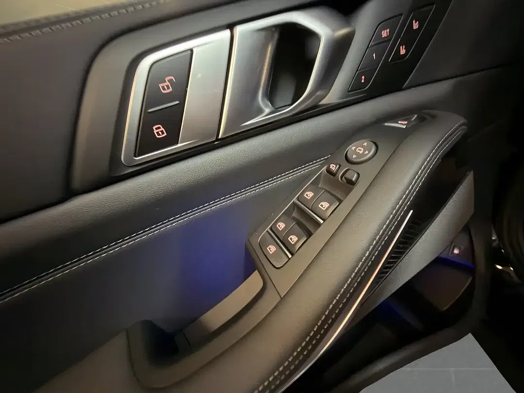 BMW X5 - Thumbnail 10