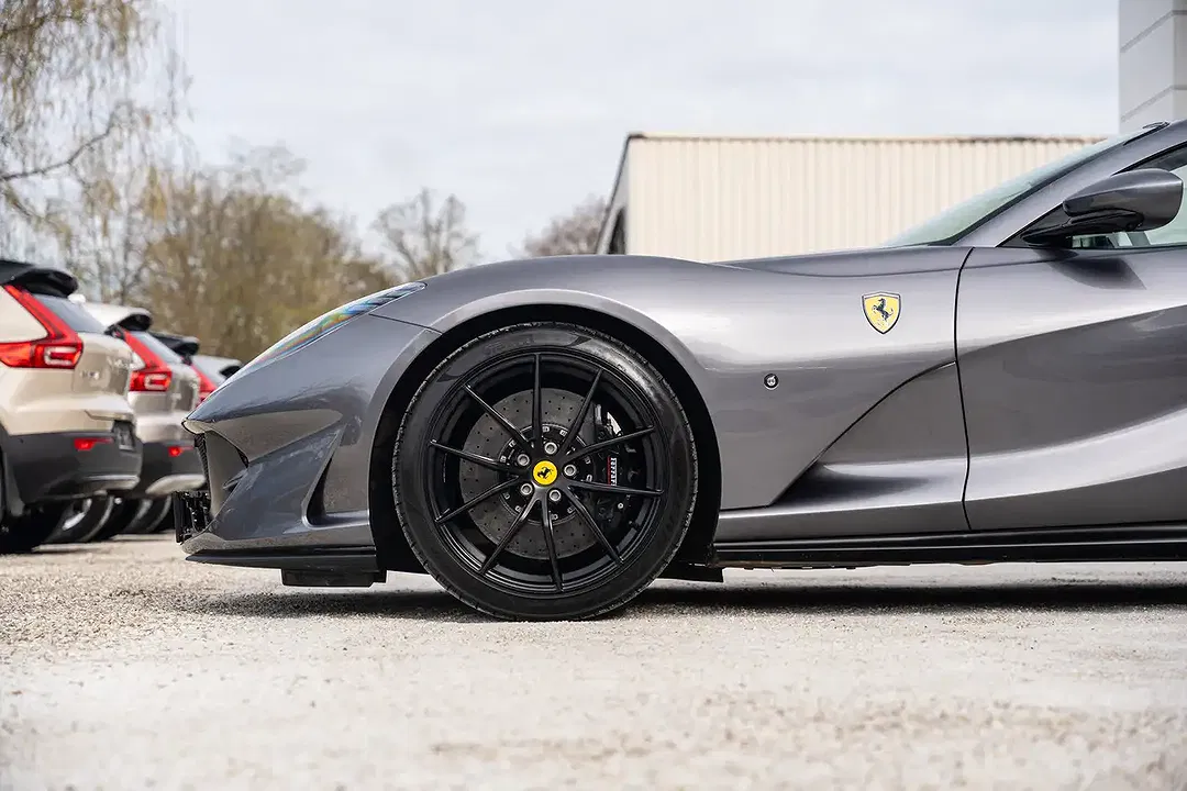 Ferrari 812 - Thumbnail 11