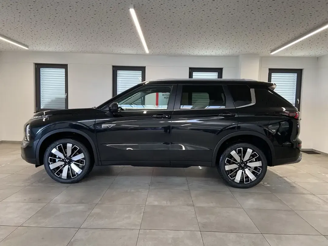 Mitsubishi Outlander - Thumbnail 2