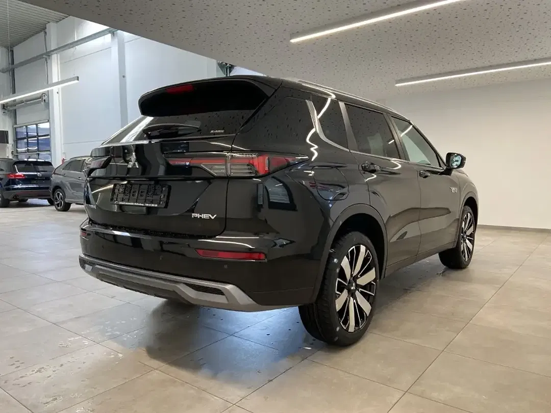 Mitsubishi Outlander - Thumbnail 4