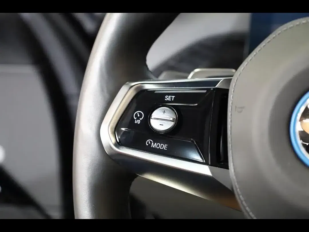 BMW i7 - Thumbnail 11