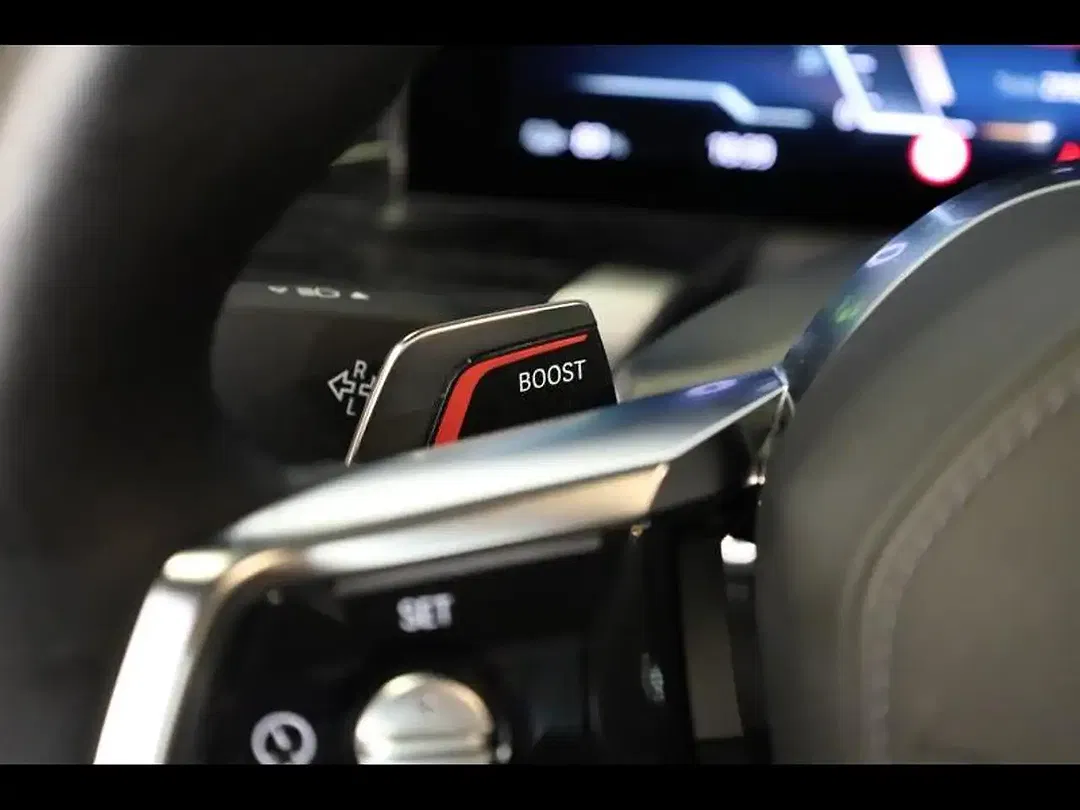 BMW i7 - Thumbnail 12