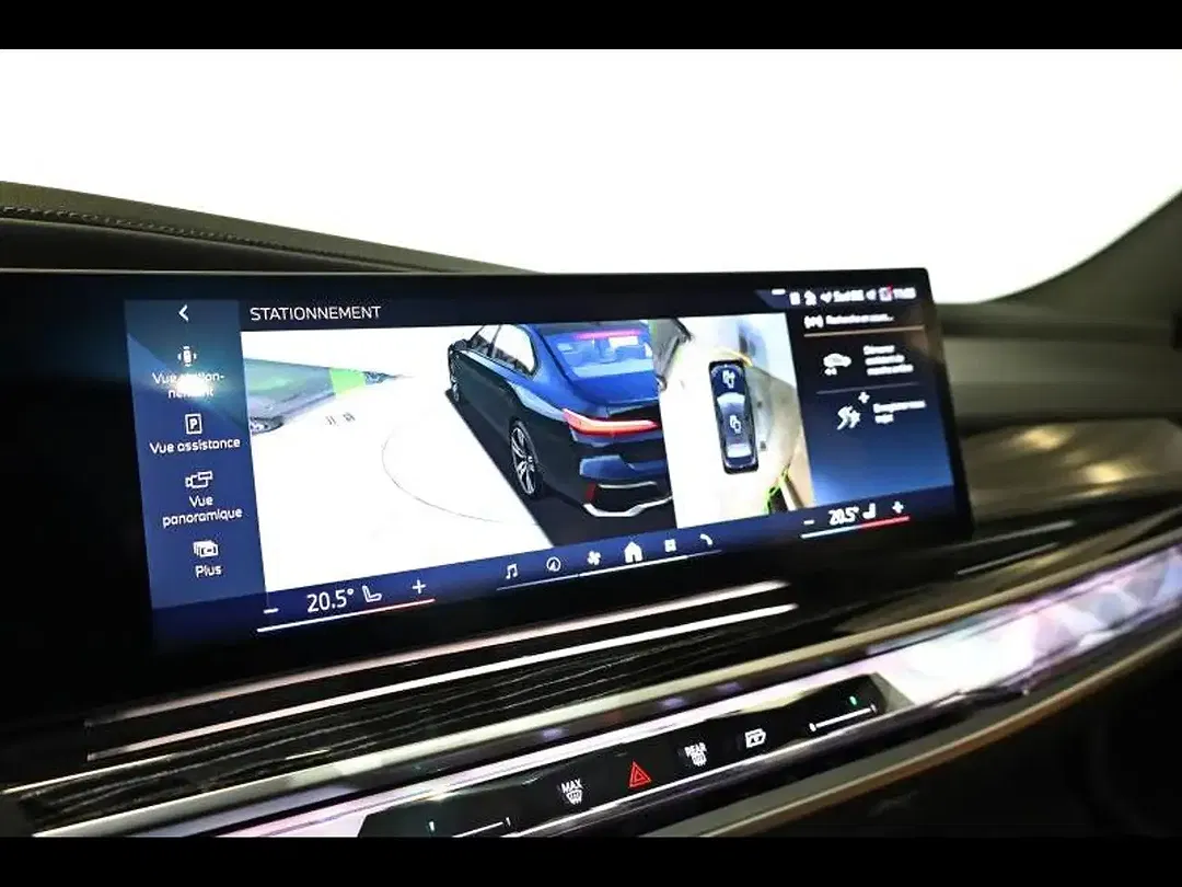 BMW i7 - Thumbnail 14