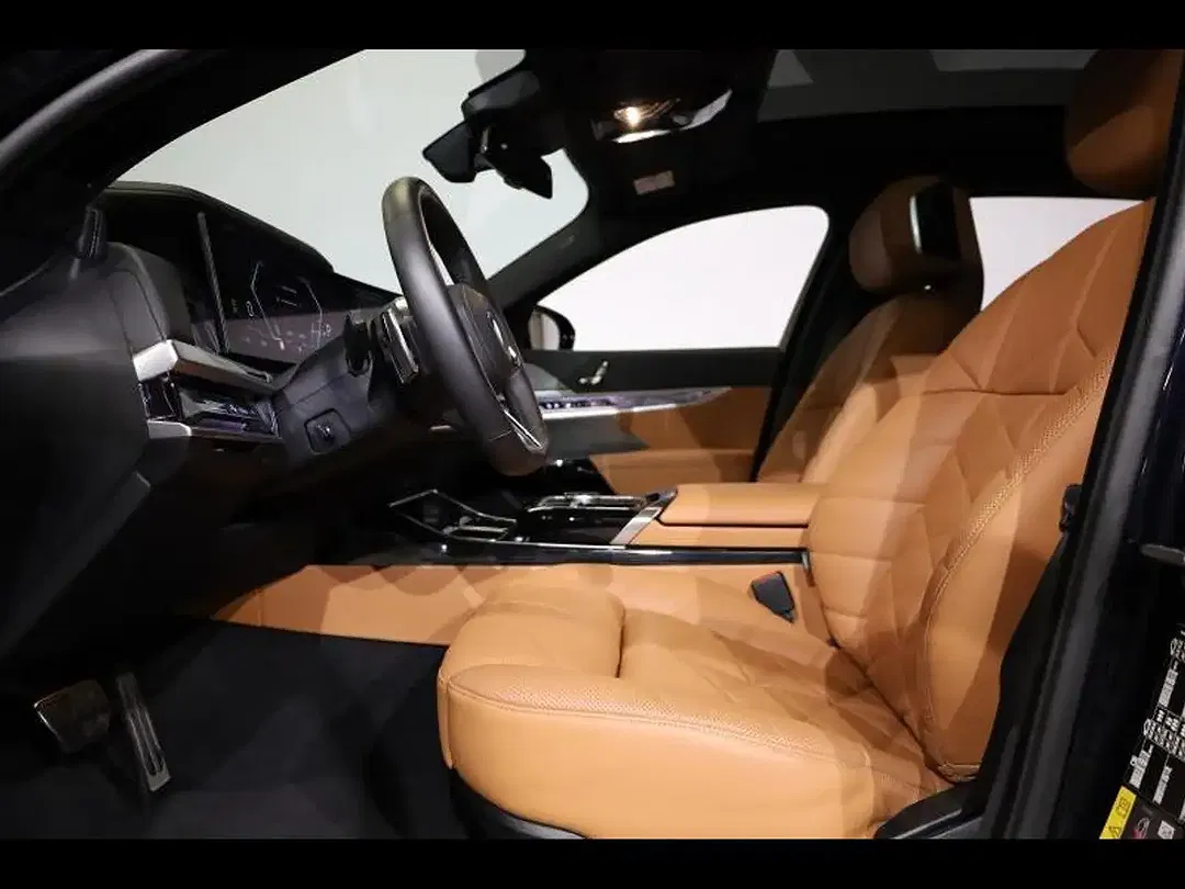BMW i7 - Thumbnail 7