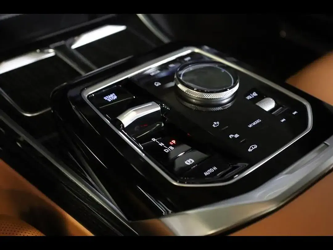BMW i7 - Thumbnail 9