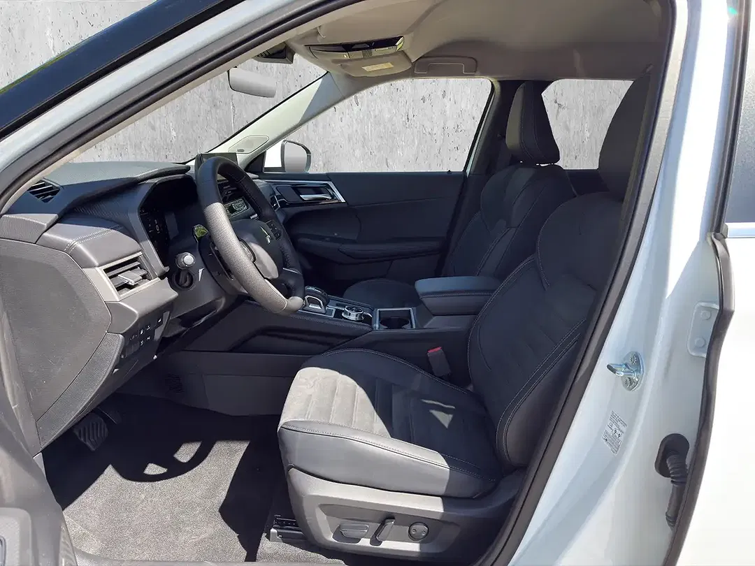 Mitsubishi Outlander - Thumbnail 9