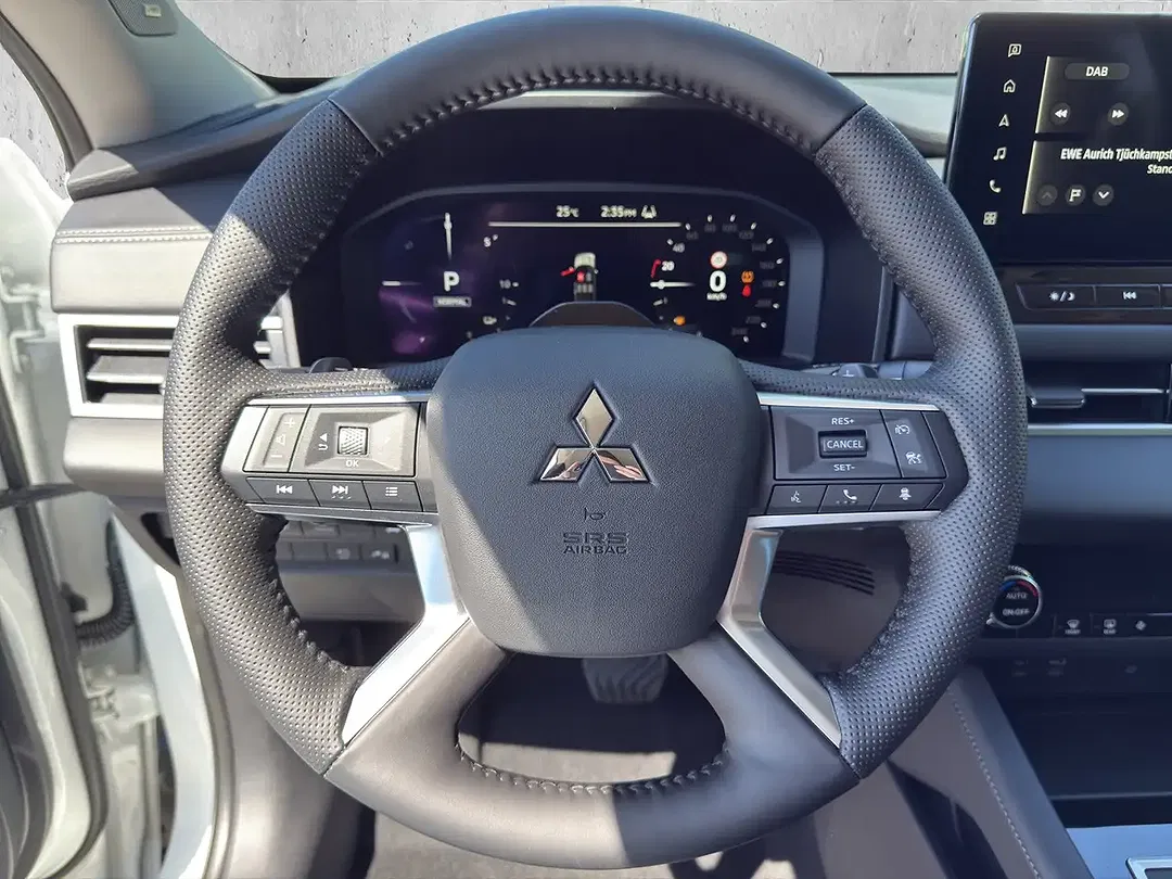 Mitsubishi Outlander - Thumbnail 11