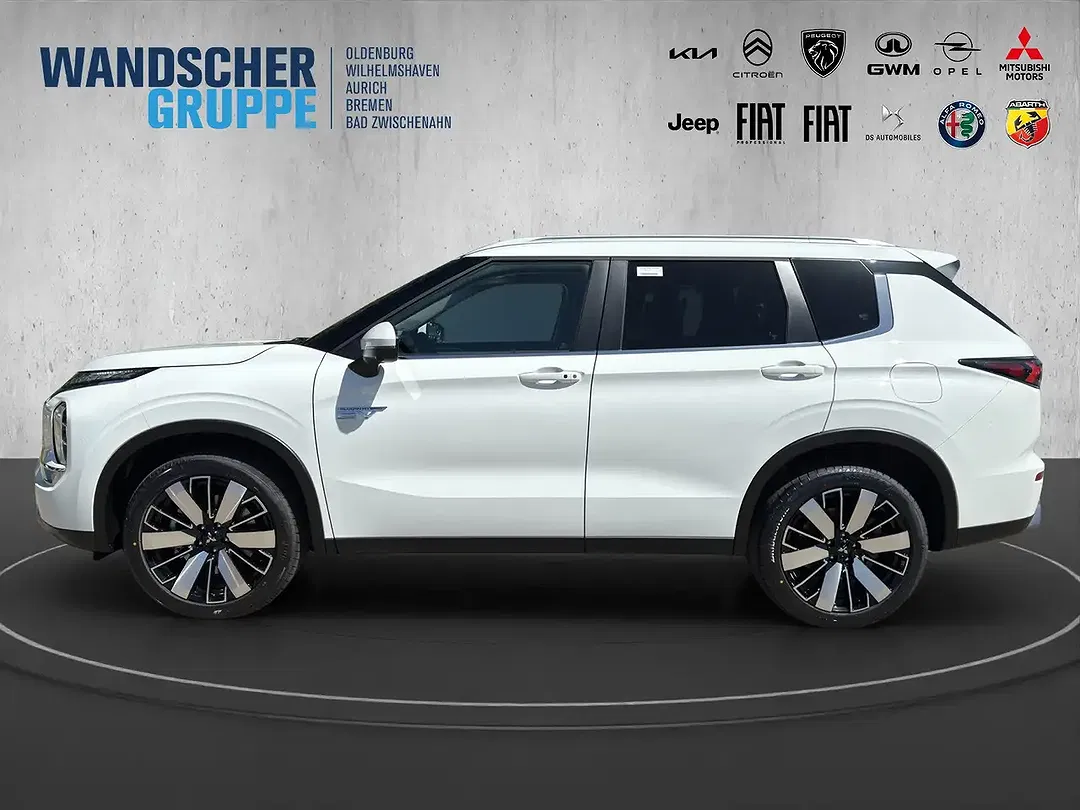Mitsubishi Outlander - Thumbnail 2