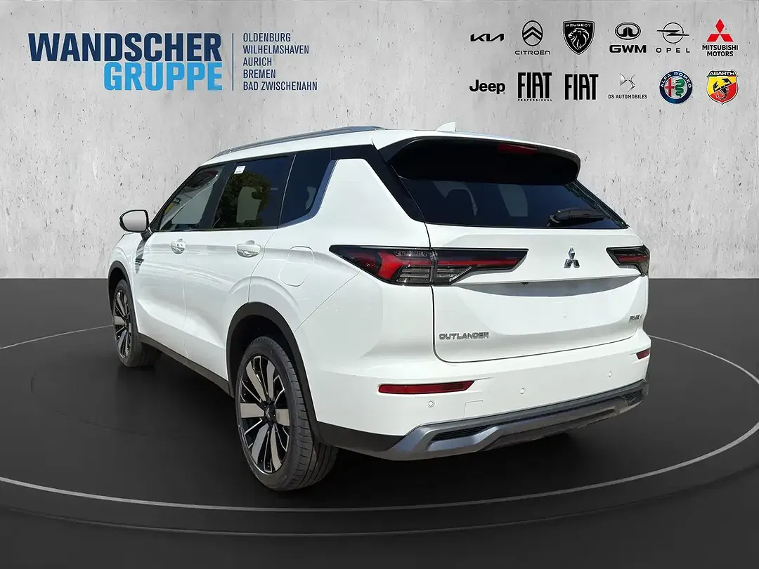 Mitsubishi Outlander - Thumbnail 3