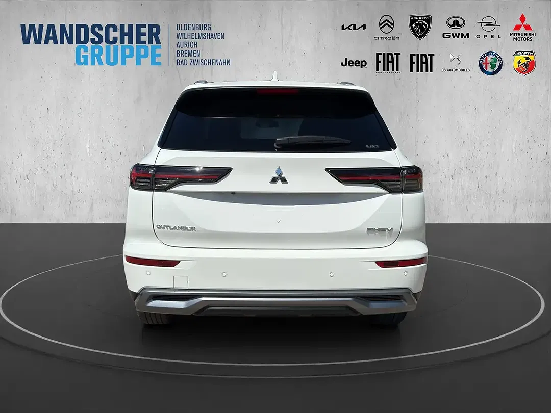 Mitsubishi Outlander - Thumbnail 4