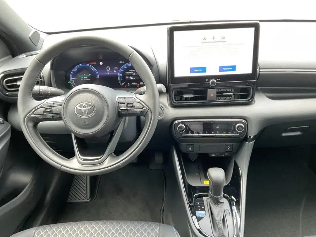 Toyota Yaris - Thumbnail 8