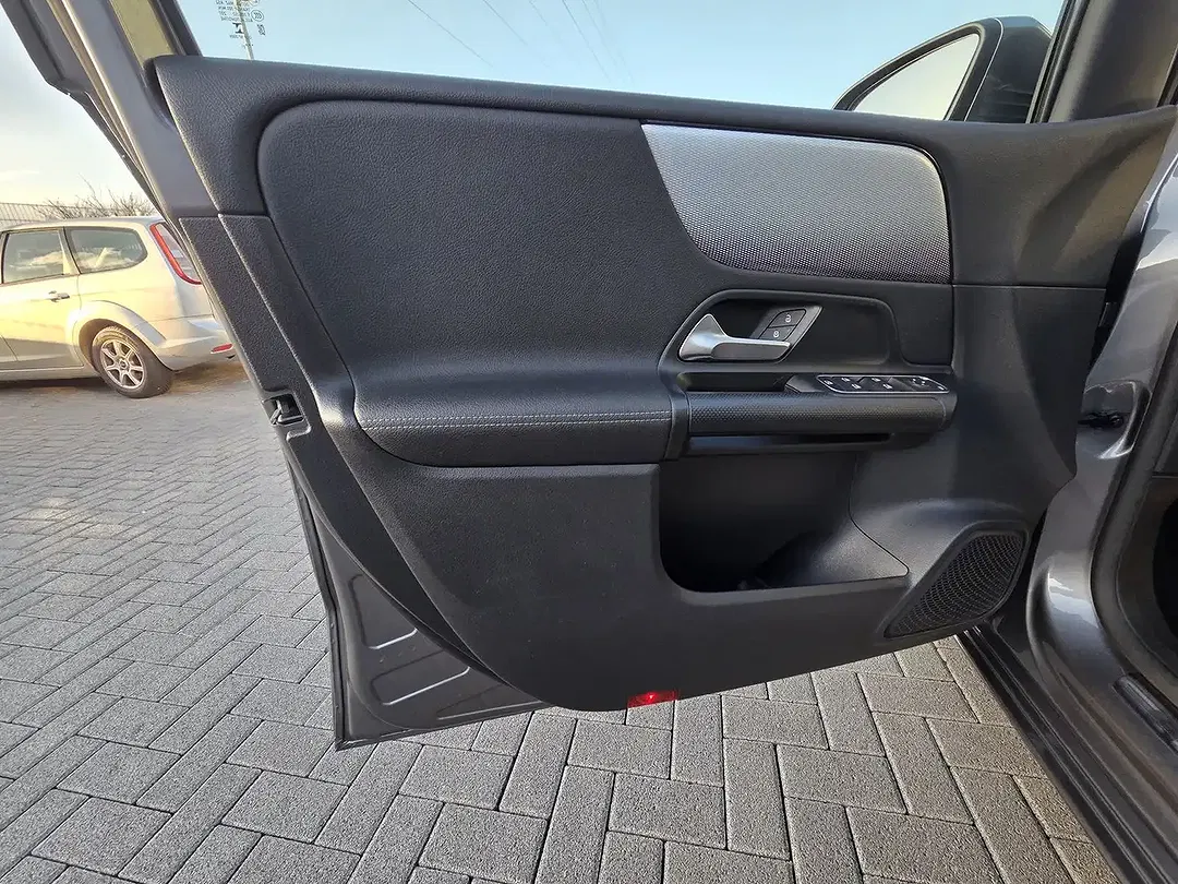 Mercedes-Benz B 200 - Thumbnail 13