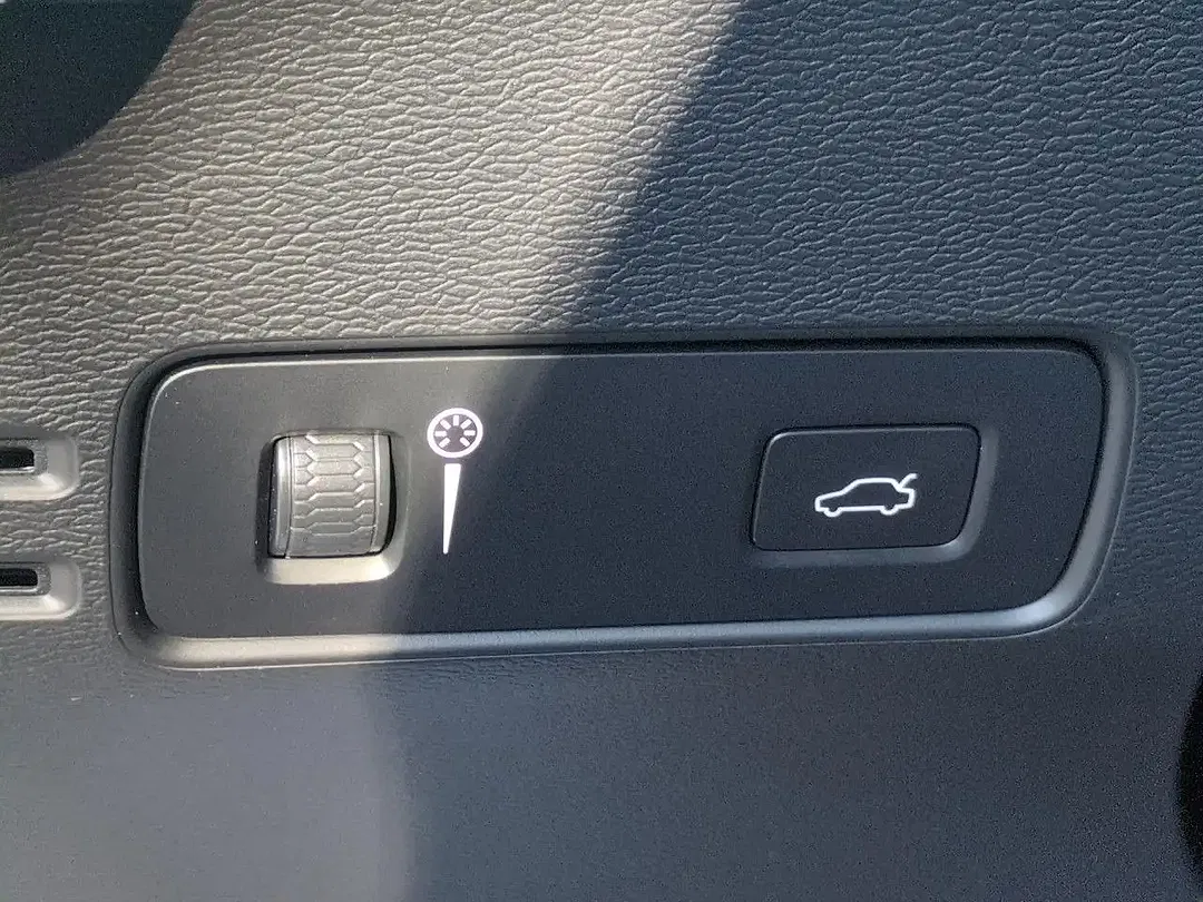 Volvo XC40 - Thumbnail 13