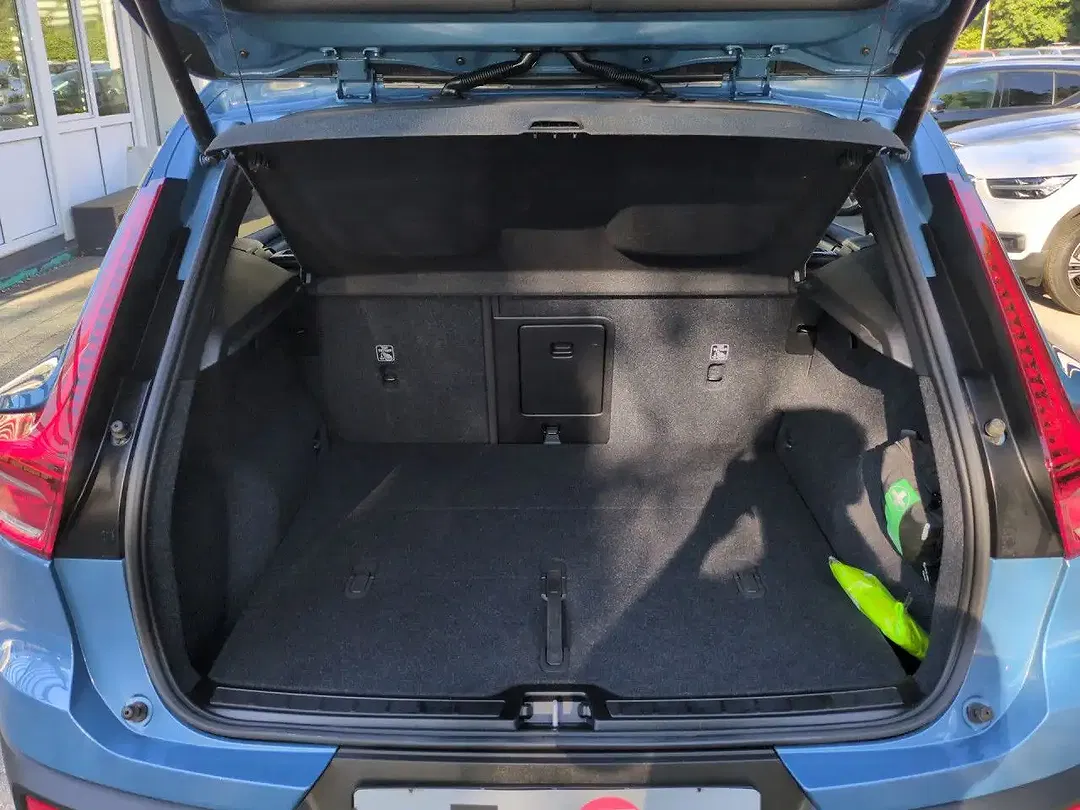 Volvo XC40 - Thumbnail 22