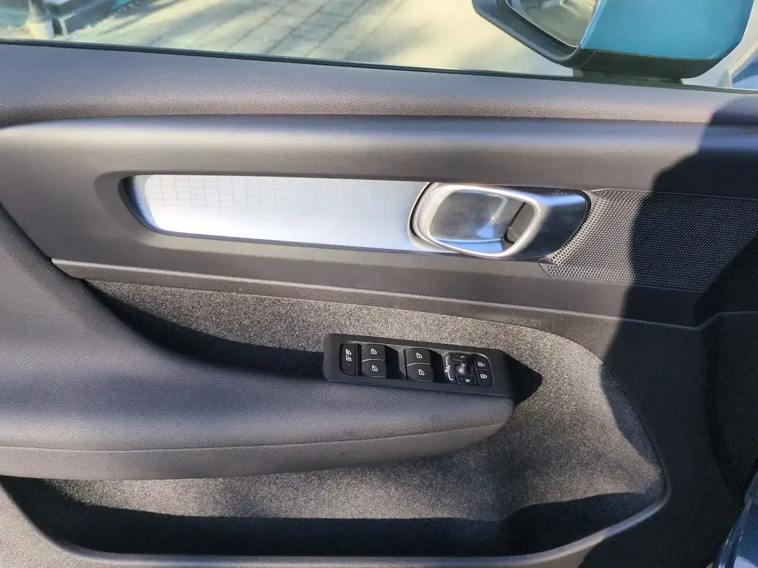 Volvo XC40 - Thumbnail 8