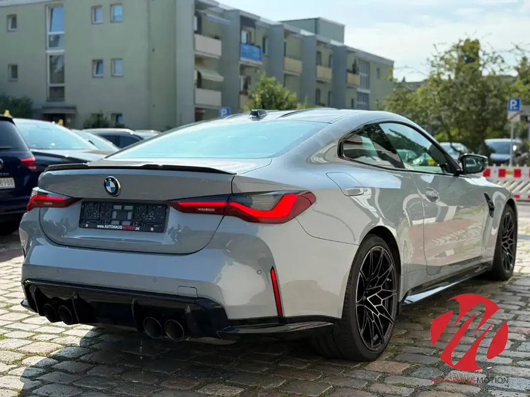 BMW M4 - Thumbnail 3