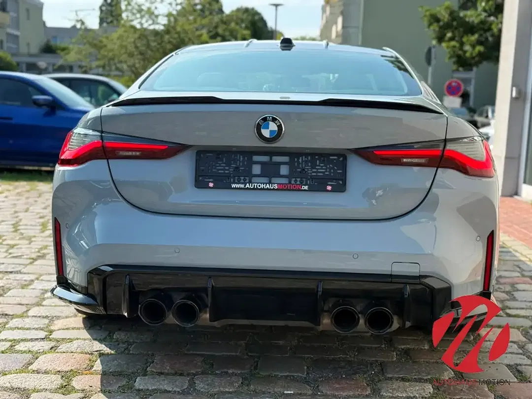 BMW M4 - Thumbnail 4