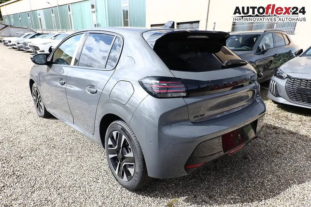 Peugeot 208 - Thumbnail 3