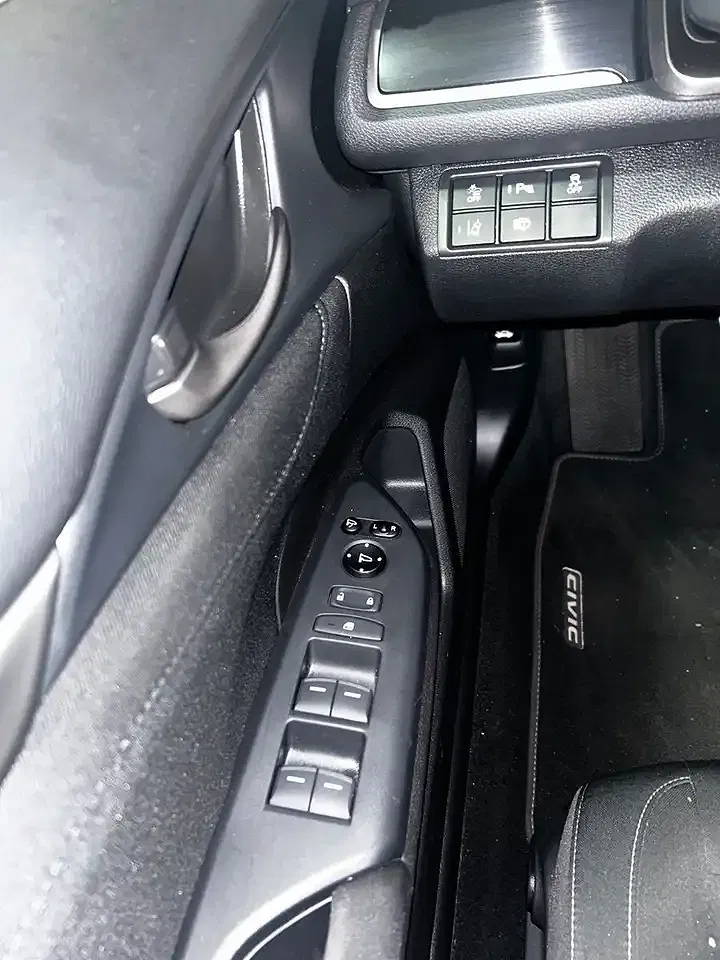 Honda Civic - Thumbnail 14