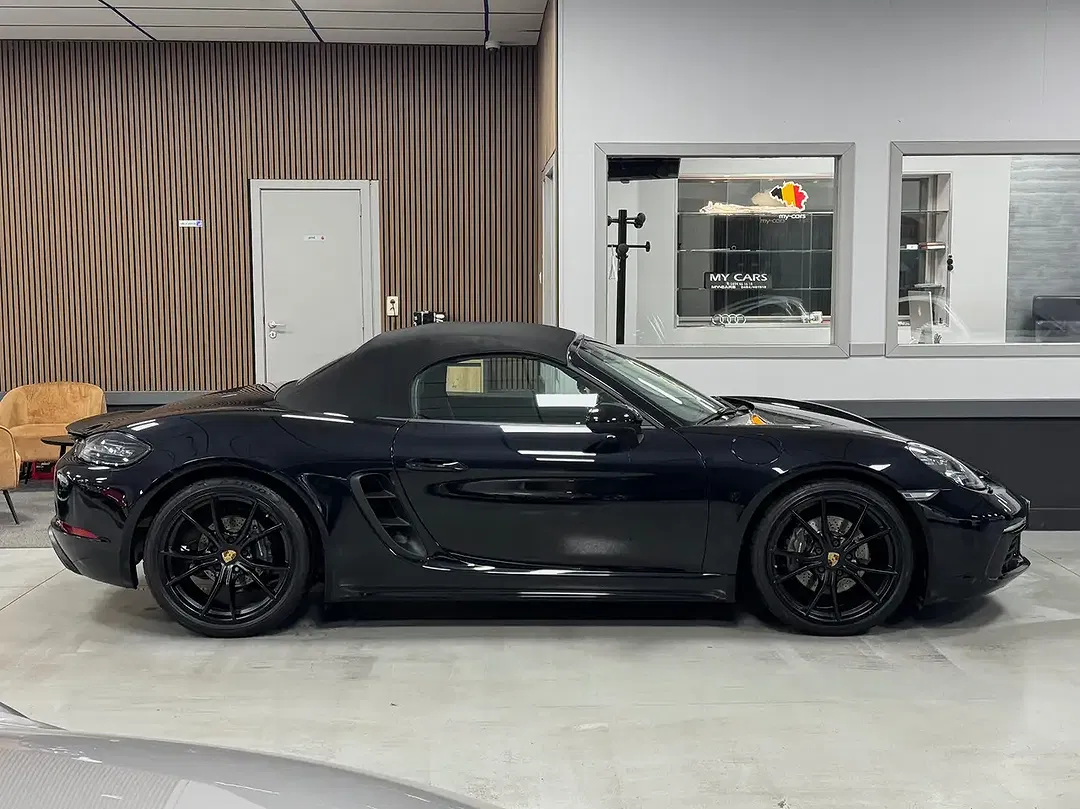 Porsche Boxster - Thumbnail 3