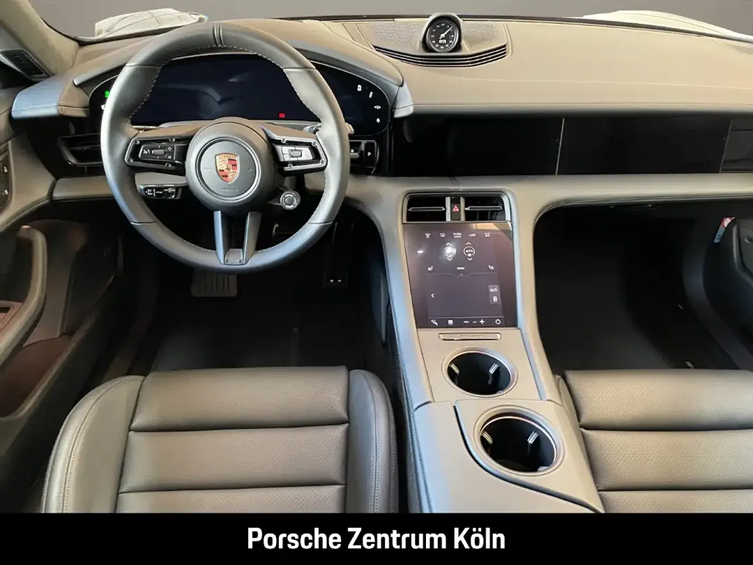 Porsche Taycan - Thumbnail 14