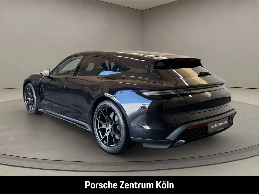Porsche Taycan - Thumbnail 3