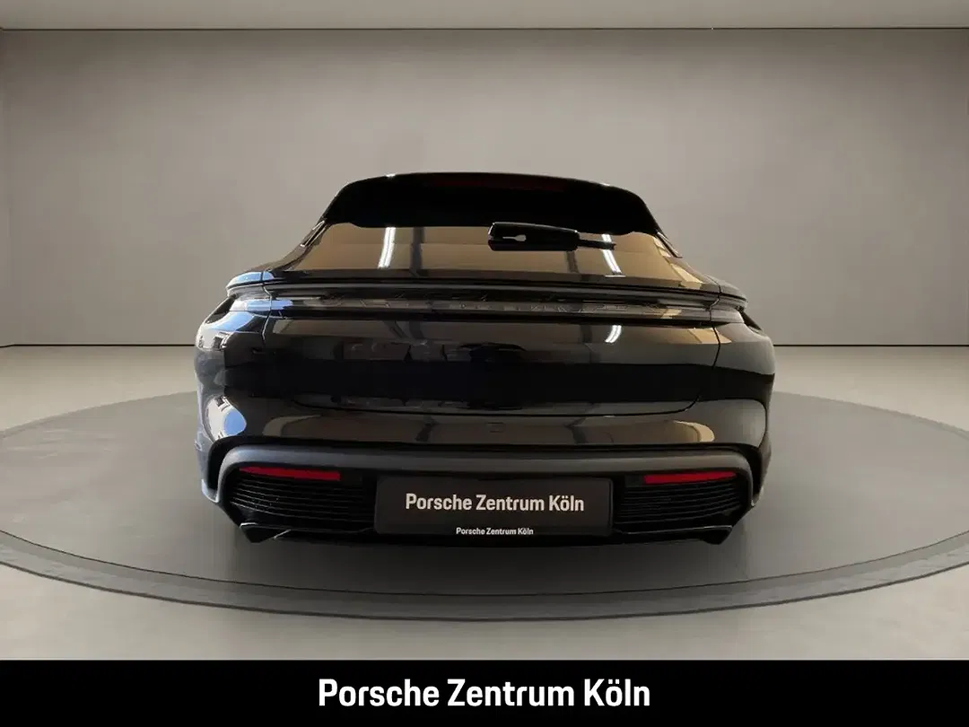 Porsche Taycan - Thumbnail 4