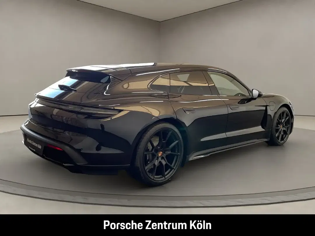 Porsche Taycan - Thumbnail 5