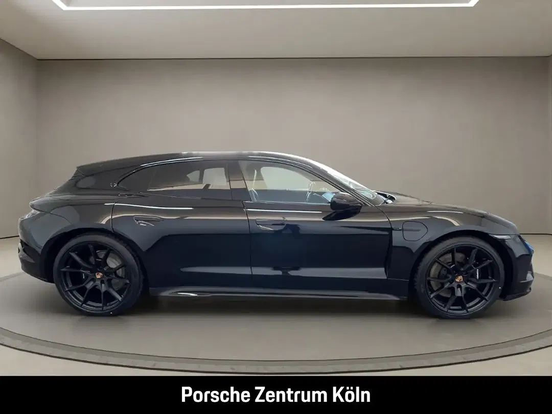 Porsche Taycan - Thumbnail 6