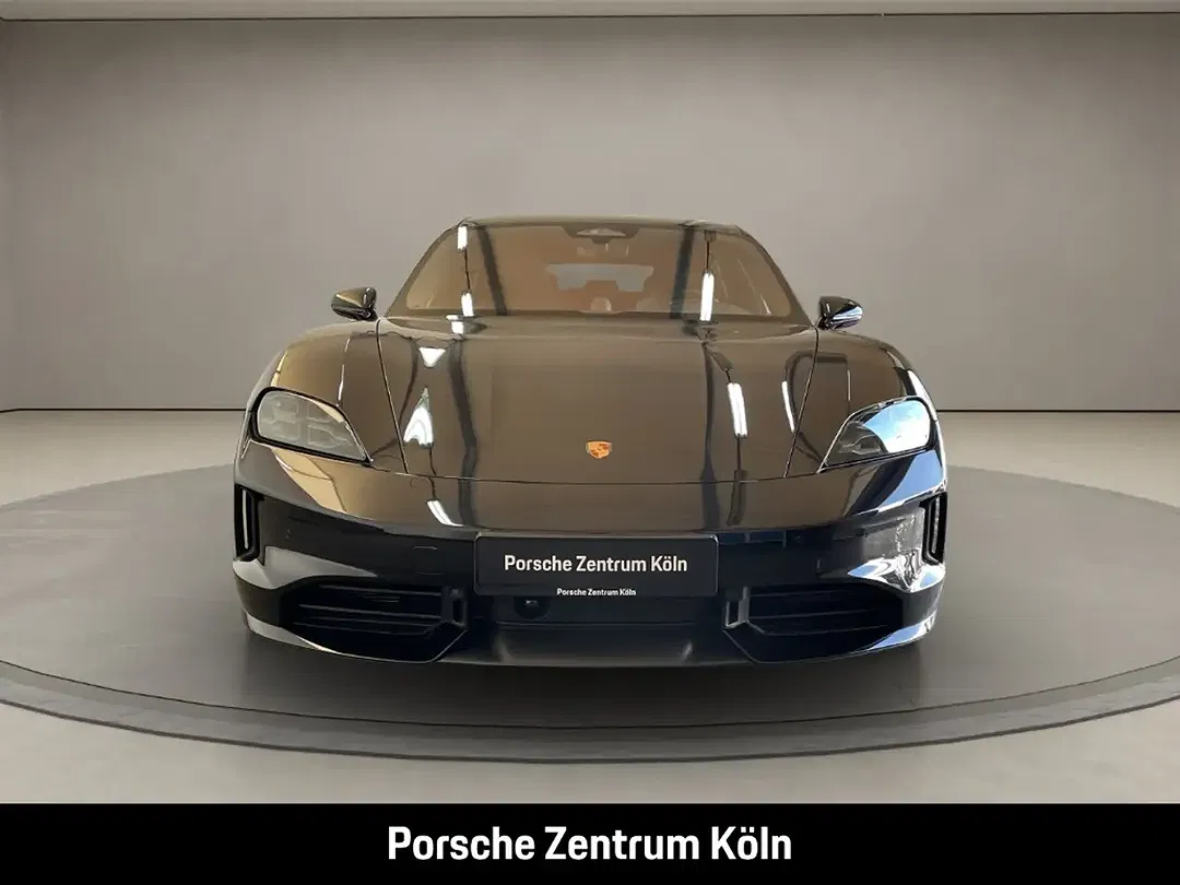 Porsche Taycan - Thumbnail 8
