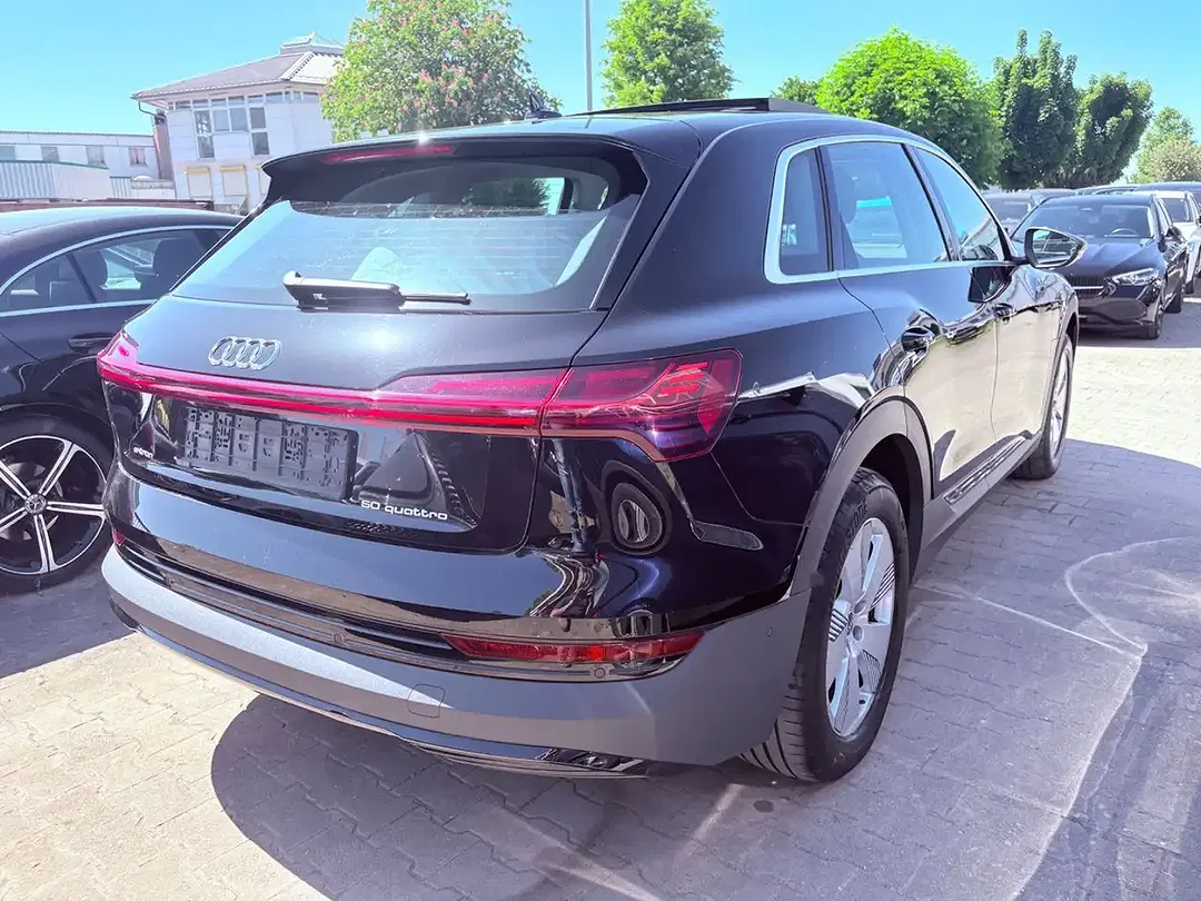 Audi e-tron - Thumbnail 3