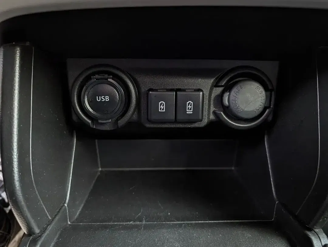 Suzuki Swift - Thumbnail 11