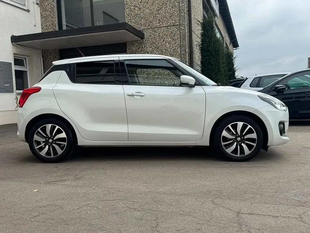 Suzuki Swift - Thumbnail 5