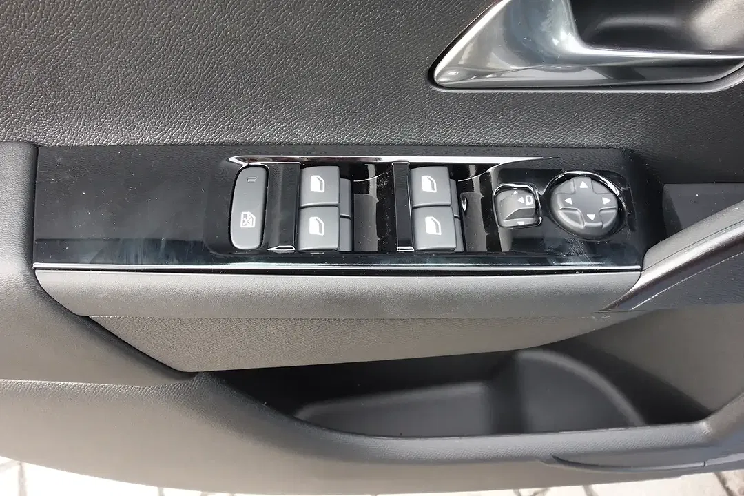 Lancia Ypsilon - Thumbnail 8