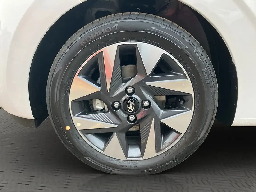 Hyundai i10 - Thumbnail 3