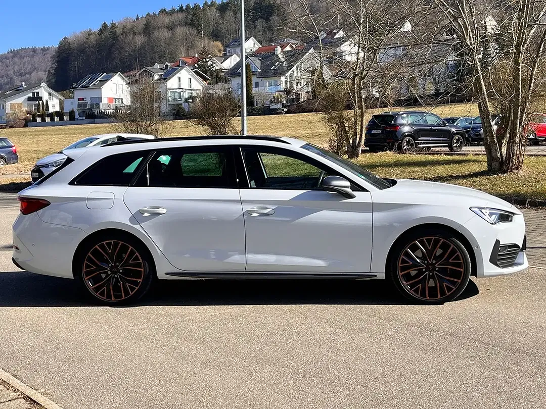 CUPRA Leon - Thumbnail 3