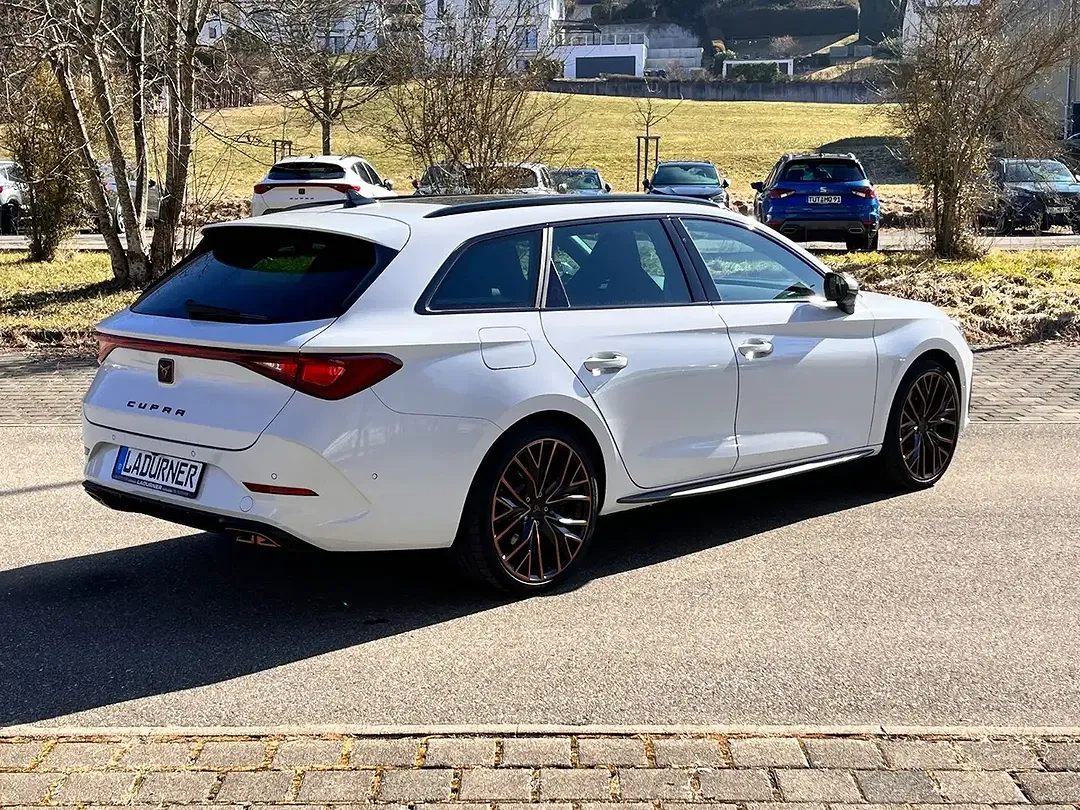CUPRA Leon - Thumbnail 4
