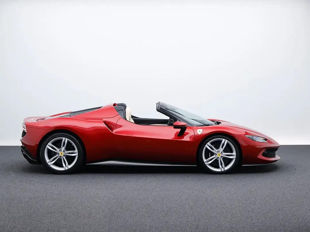 Ferrari 296 GTS - Thumbnail 5