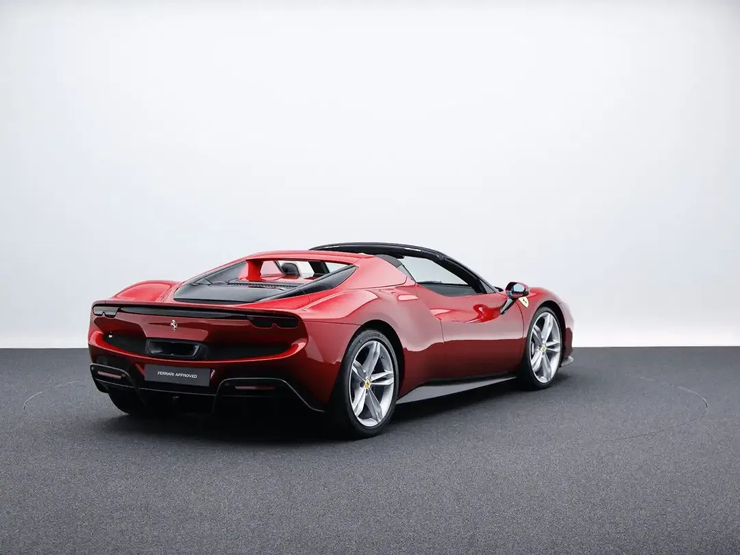 Ferrari 296 GTS - Thumbnail 6
