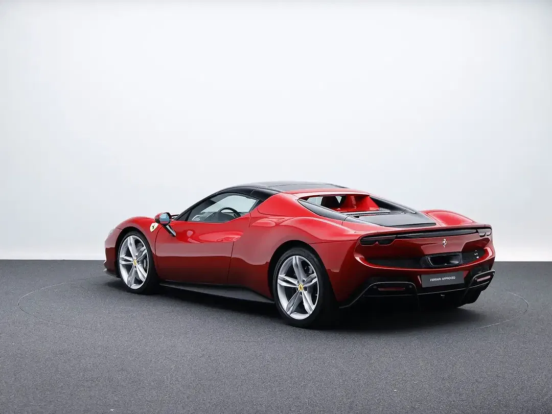 Ferrari 296 GTS - Thumbnail 8