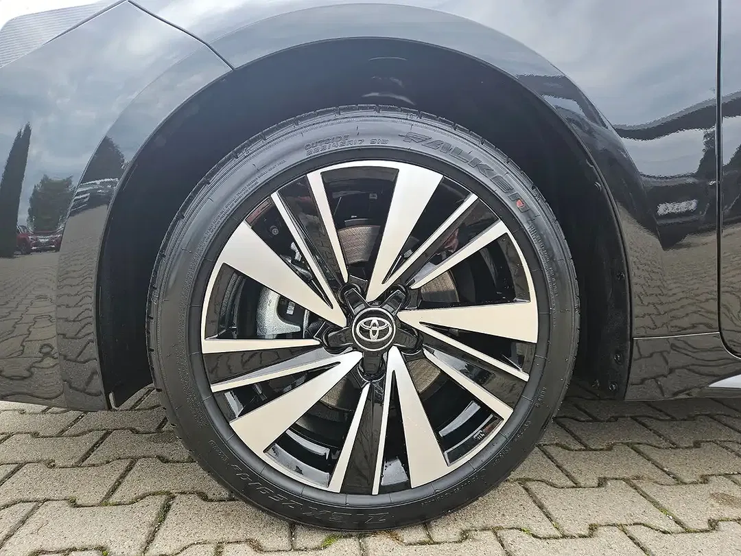 Toyota Corolla - Thumbnail 4
