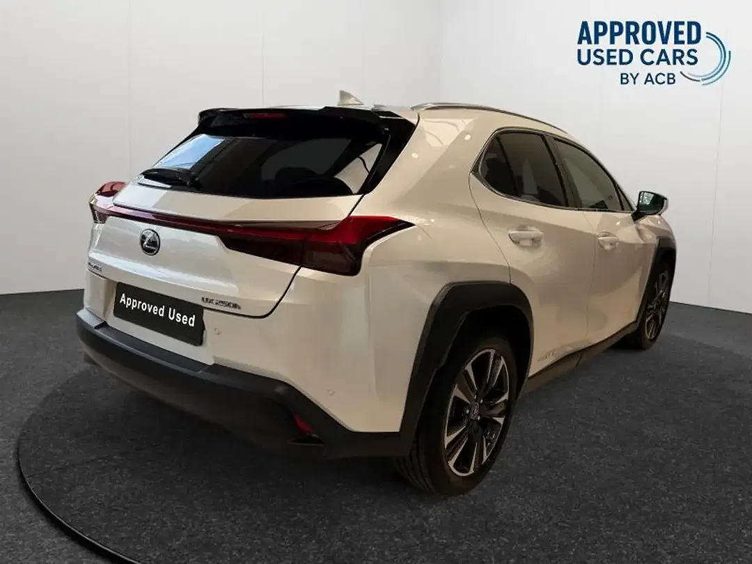 Lexus UX 250h - Thumbnail 11