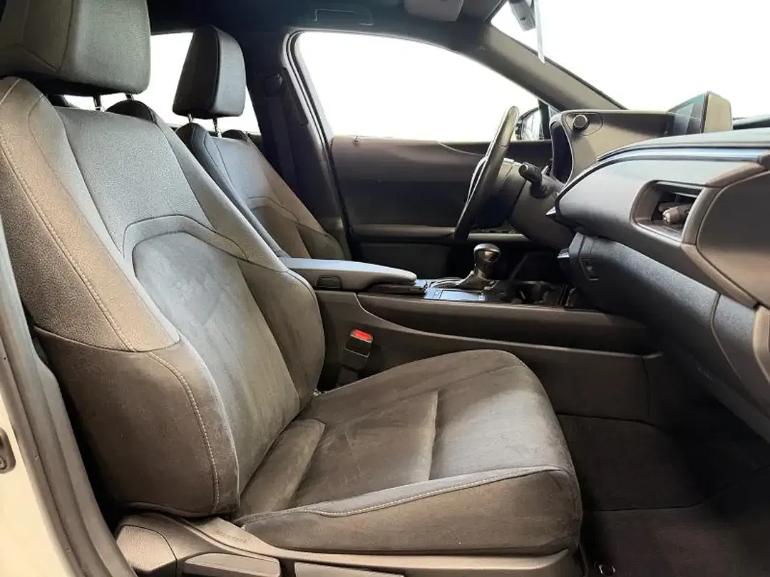 Lexus UX 250h - Thumbnail 8