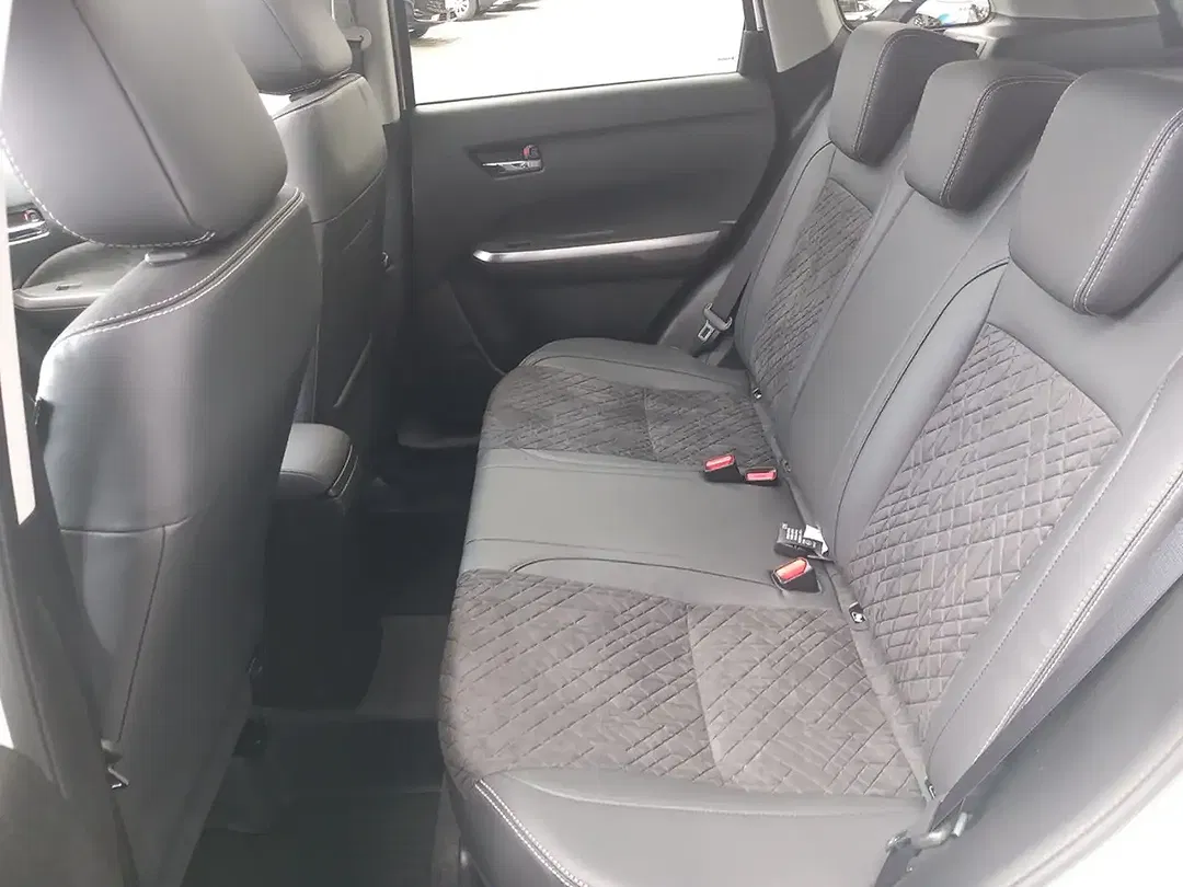 Suzuki Vitara - Thumbnail 10
