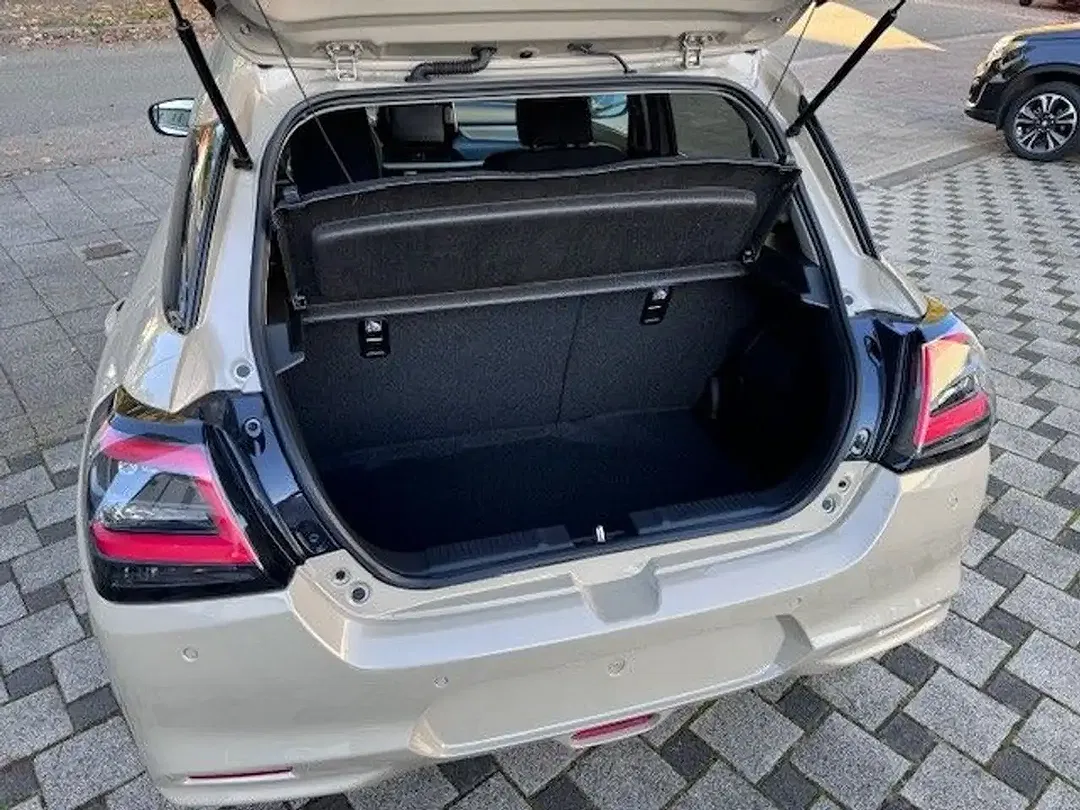 Suzuki Swift - Thumbnail 10
