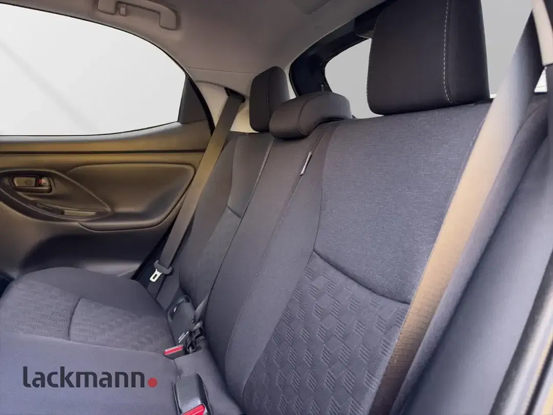 Toyota Yaris - Thumbnail 11