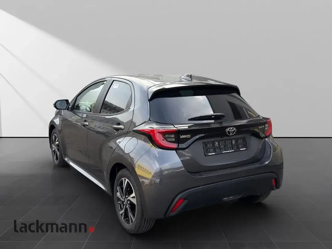 Toyota Yaris - Thumbnail 6