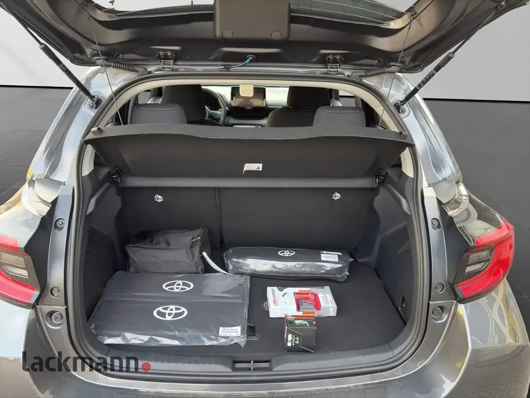 Toyota Yaris - Thumbnail 9